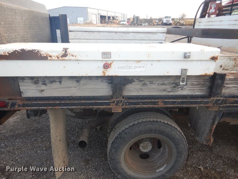 image for item DI2391 2000 Ford F350 Super Duty SuperCab flatbed pickup truck