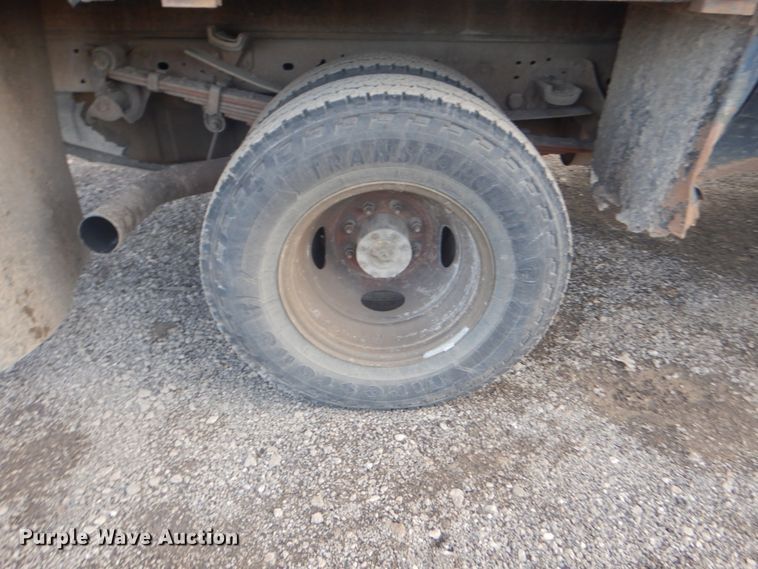 image for item DI2391 2000 Ford F350 Super Duty SuperCab flatbed pickup truck