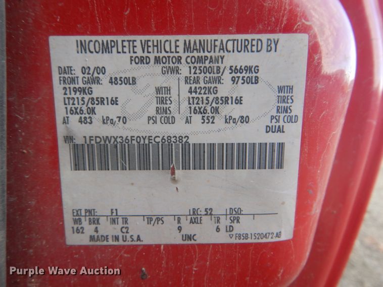 image for item DI2391 2000 Ford F350 Super Duty SuperCab flatbed pickup truck