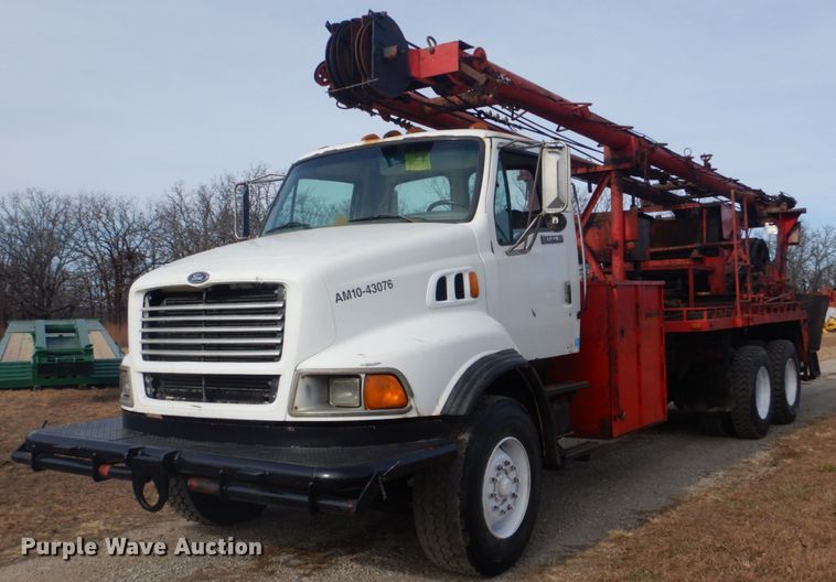 image for item DI2396 1997 Ford LTLA9000 well service truck