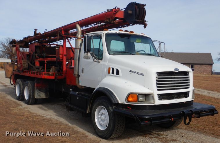 image for item DI2396 1997 Ford LTLA9000 well service truck