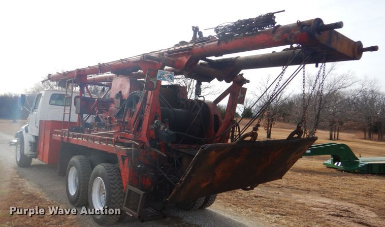 image for item DI2396 1997 Ford LTLA9000 well service truck