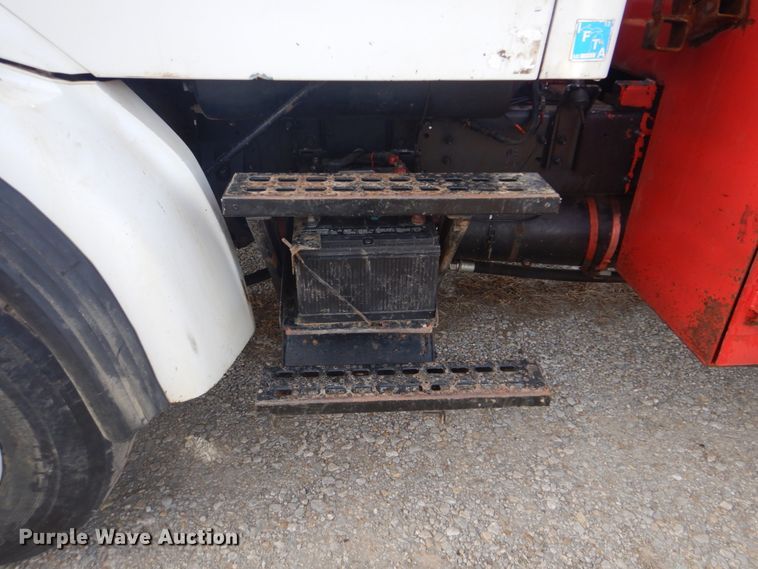 image for item DI2396 1997 Ford LTLA9000 well service truck