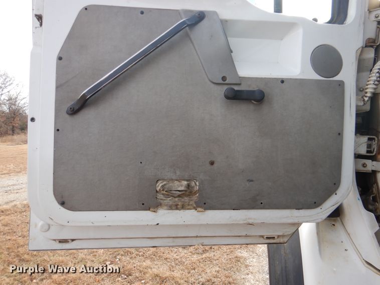 image for item DI2396 1997 Ford LTLA9000 well service truck