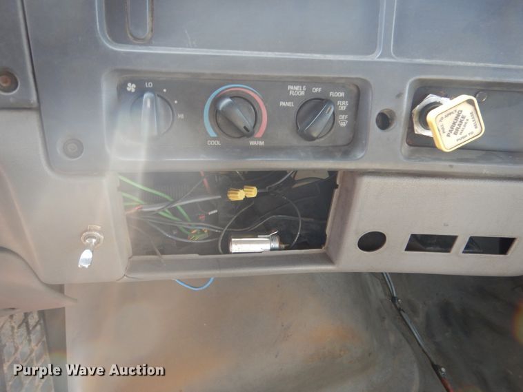 image for item DI2396 1997 Ford LTLA9000 well service truck