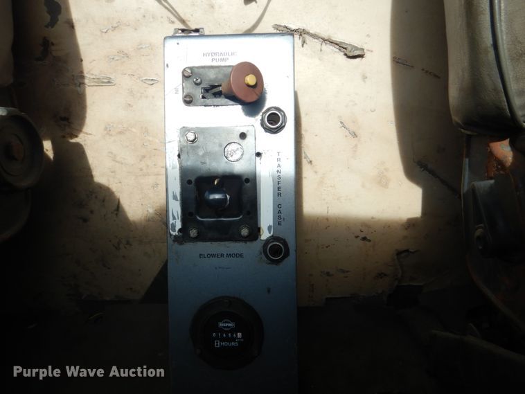 image for item DI2396 1997 Ford LTLA9000 well service truck