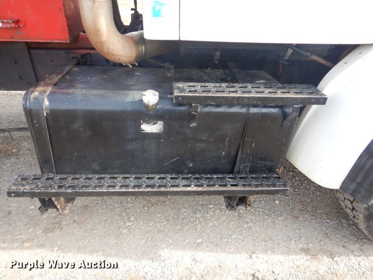 image for item DI2396 1997 Ford LTLA9000 well service truck