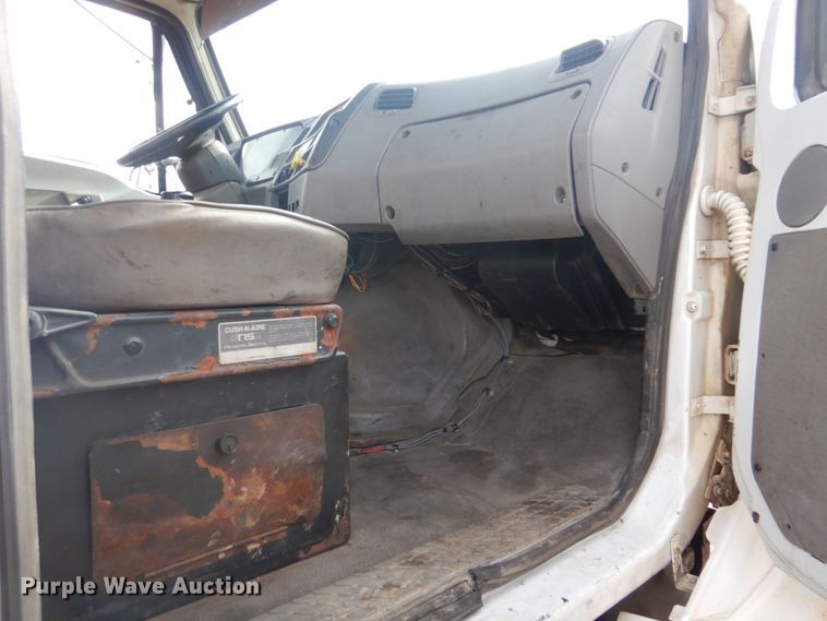 image for item DI2396 1997 Ford LTLA9000 well service truck