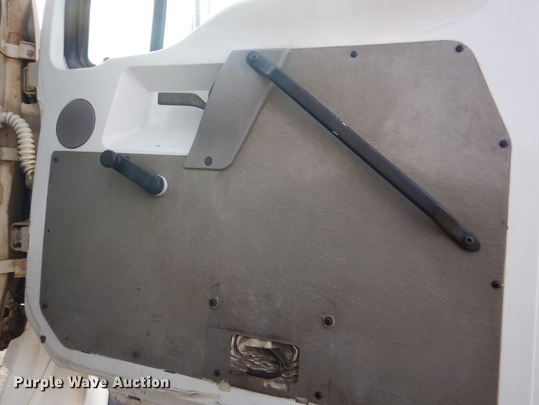 image for item DI2396 1997 Ford LTLA9000 well service truck