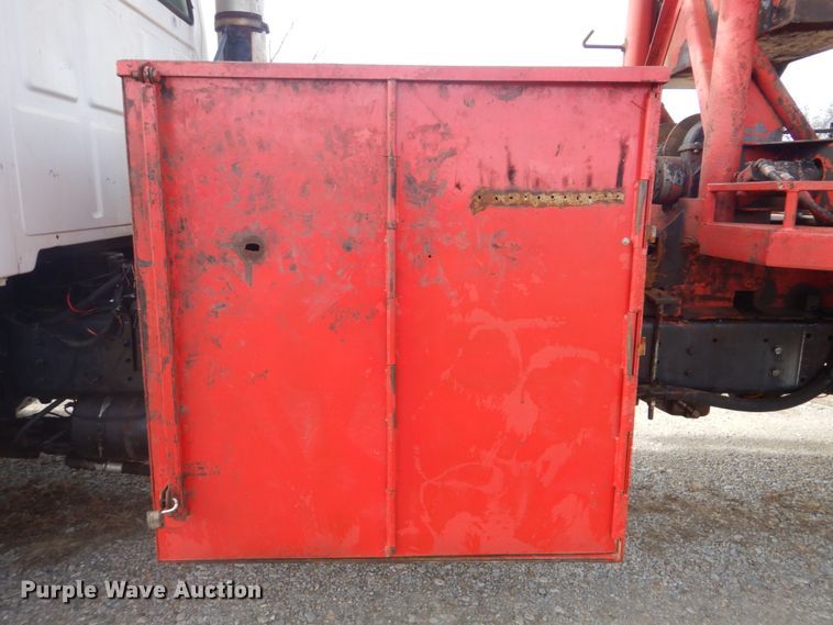 image for item DI2396 1997 Ford LTLA9000 well service truck