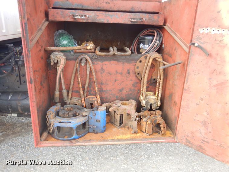 image for item DI2396 1997 Ford LTLA9000 well service truck