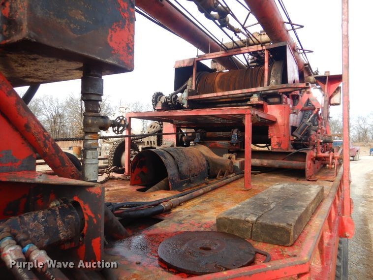 image for item DI2396 1997 Ford LTLA9000 well service truck