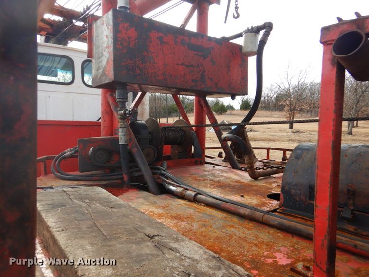 image for item DI2396 1997 Ford LTLA9000 well service truck