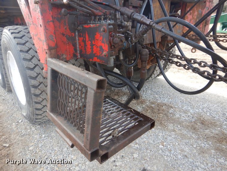 image for item DI2396 1997 Ford LTLA9000 well service truck