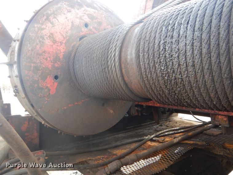 image for item DI2396 1997 Ford LTLA9000 well service truck