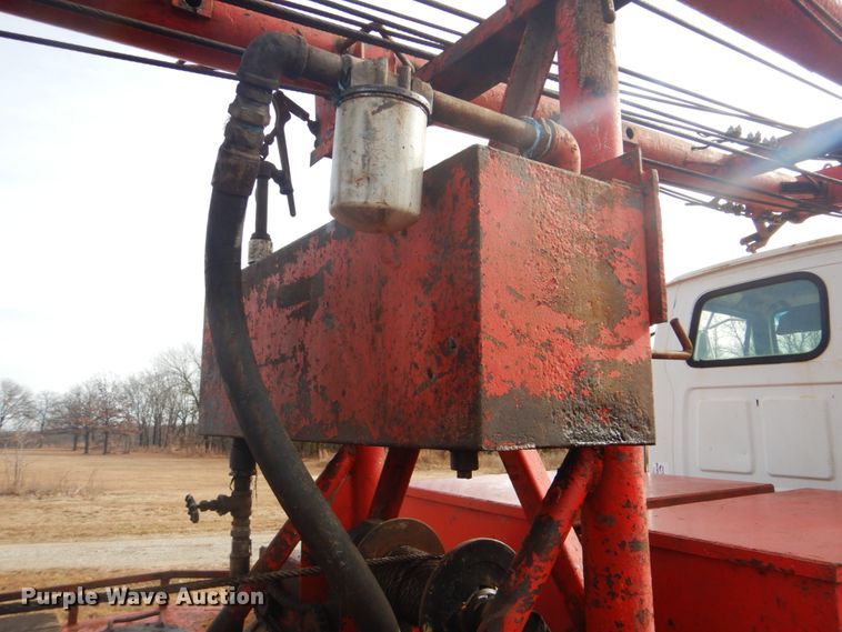 image for item DI2396 1997 Ford LTLA9000 well service truck