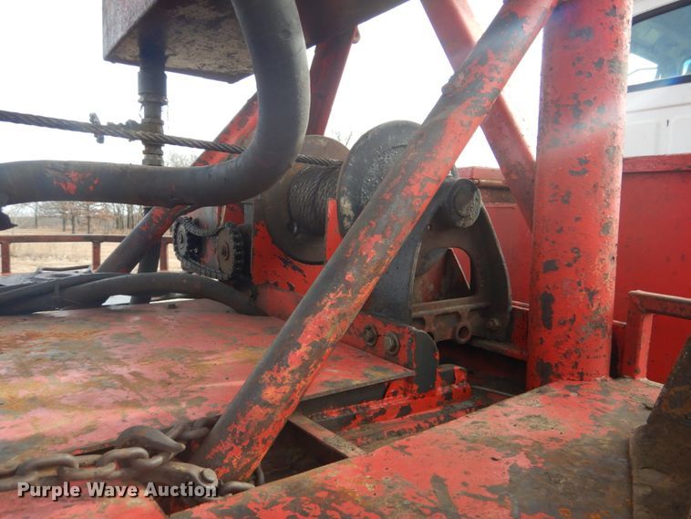 image for item DI2396 1997 Ford LTLA9000 well service truck