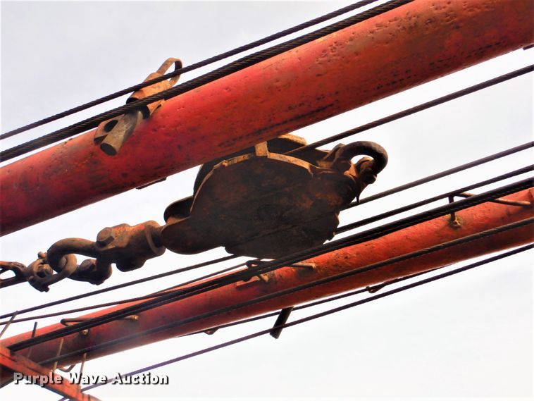 image for item DI2396 1997 Ford LTLA9000 well service truck