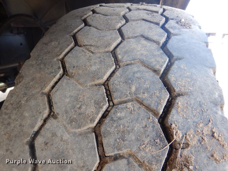 image for item DI2396 1997 Ford LTLA9000 well service truck