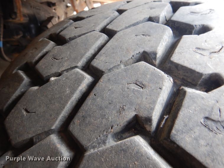 image for item DI2396 1997 Ford LTLA9000 well service truck