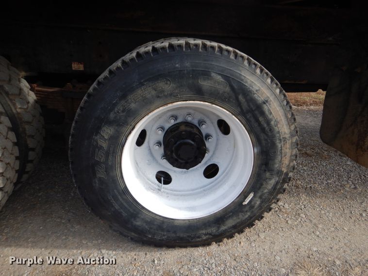 image for item DI2396 1997 Ford LTLA9000 well service truck