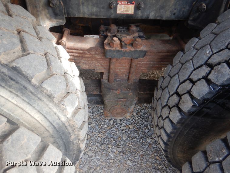 image for item DI2396 1997 Ford LTLA9000 well service truck