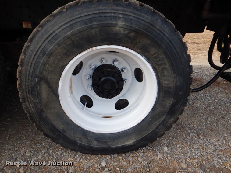 image for item DI2396 1997 Ford LTLA9000 well service truck