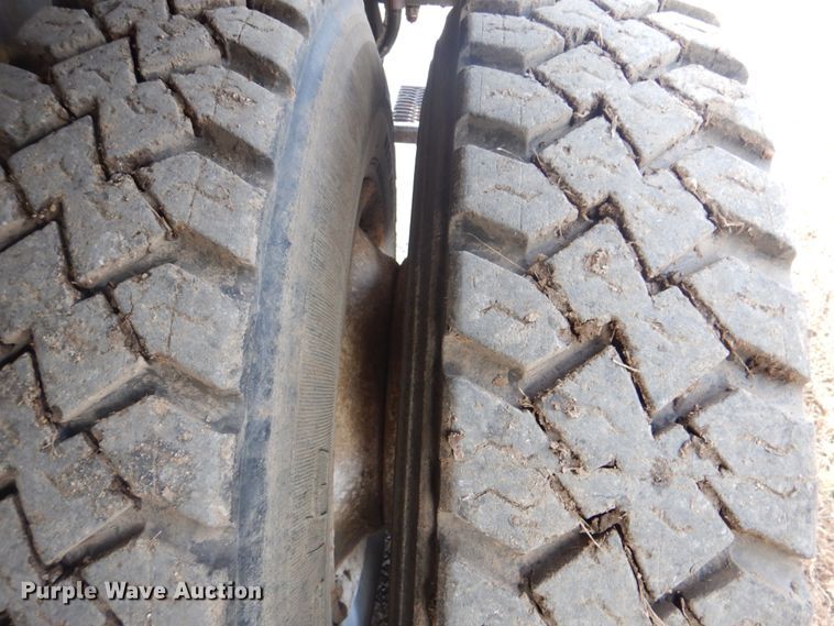 image for item DI2396 1997 Ford LTLA9000 well service truck