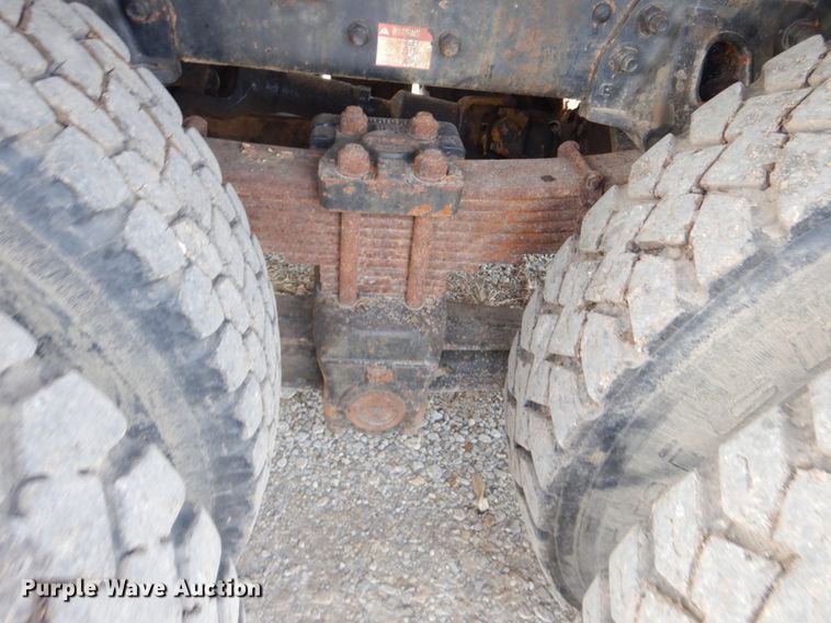 image for item DI2396 1997 Ford LTLA9000 well service truck