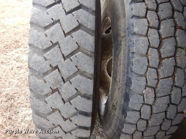 image for item DI2396 1997 Ford LTLA9000 well service truck