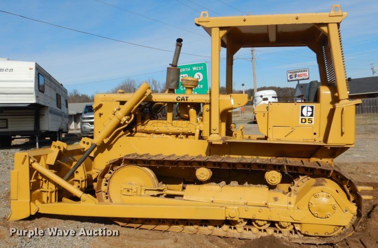 image for item DI2410 1976 Caterpillar D5 dozer