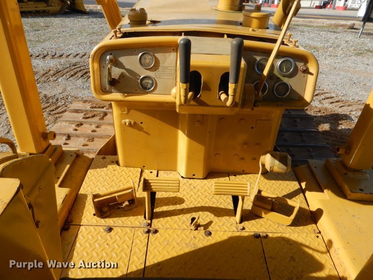 image for item DI2410 1976 Caterpillar D5 dozer