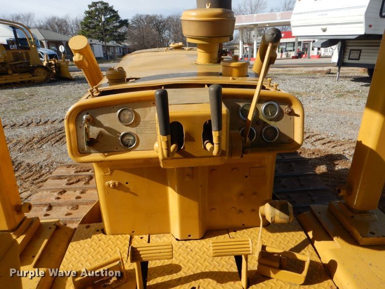 image for item DI2410 1976 Caterpillar D5 dozer