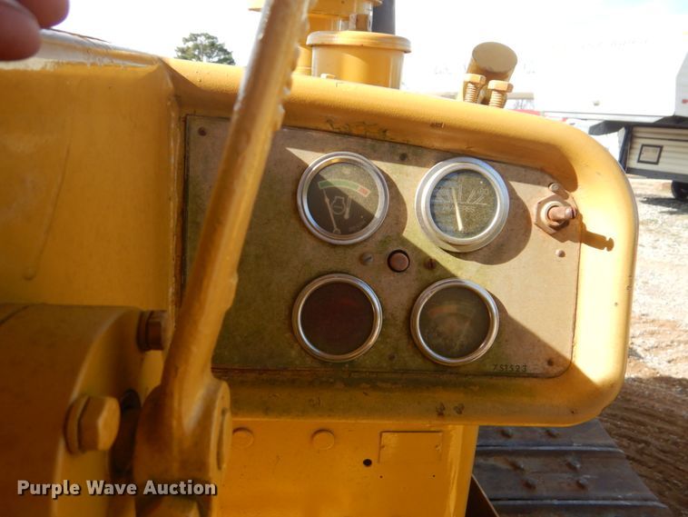 image for item DI2410 1976 Caterpillar D5 dozer