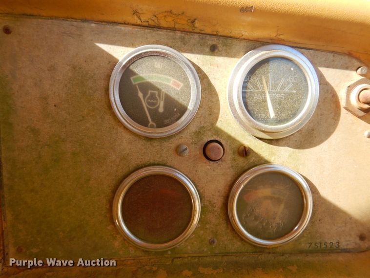 image for item DI2410 1976 Caterpillar D5 dozer