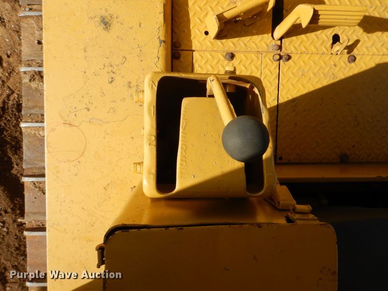 image for item DI2410 1976 Caterpillar D5 dozer