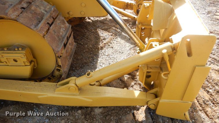 image for item DI2410 1976 Caterpillar D5 dozer