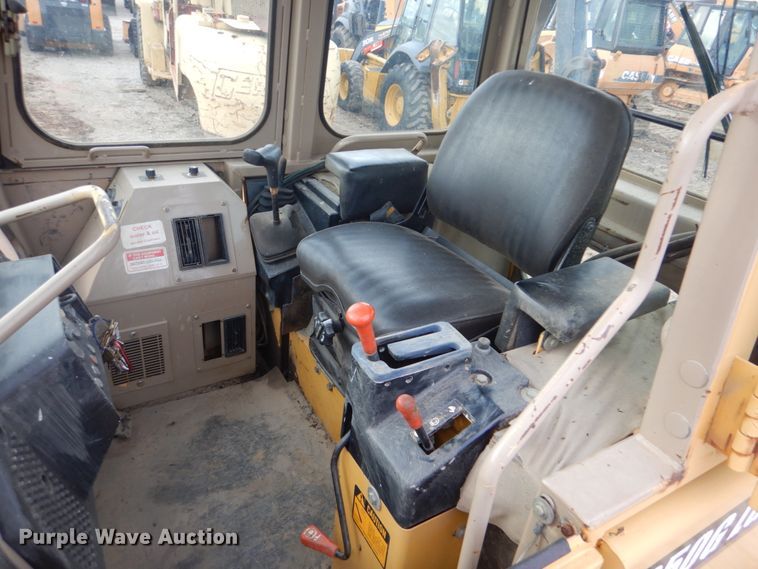 image for item DI2411 1999 John Deere 650G LGP Series IV dozer