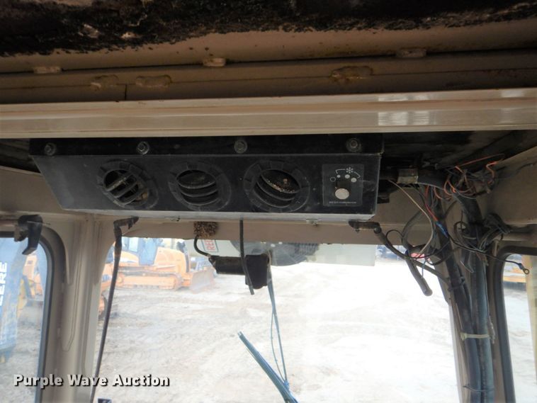 image for item DI2411 1999 John Deere 650G LGP Series IV dozer