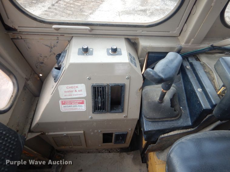 image for item DI2411 1999 John Deere 650G LGP Series IV dozer