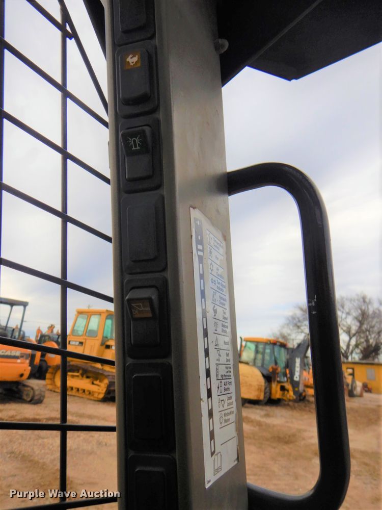 image for item DI2413 2014 Case SV250 skid steer