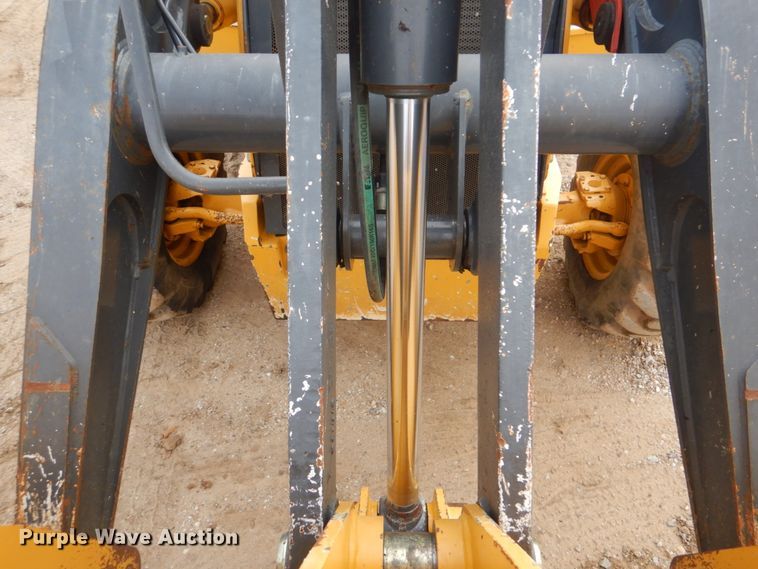 image for item DI2414 2014 John Deere 310SK backhoe