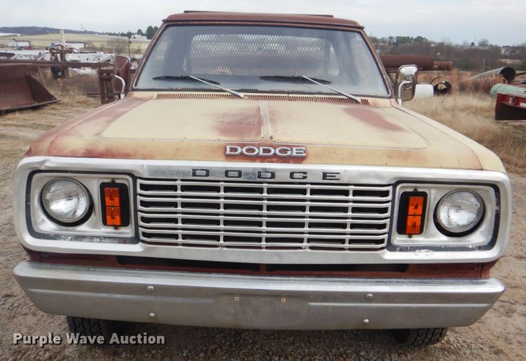 image for item DI2422 1982 Dodge W150 flatbed pickup truck