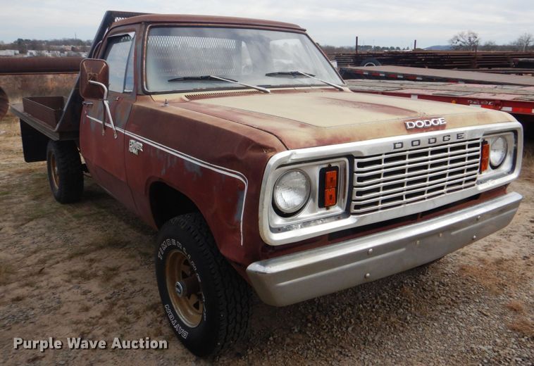 image for item DI2422 1982 Dodge W150 flatbed pickup truck
