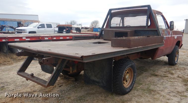 image for item DI2422 1982 Dodge W150 flatbed pickup truck