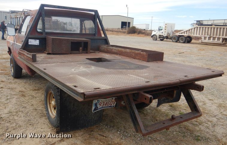 image for item DI2422 1982 Dodge W150 flatbed pickup truck