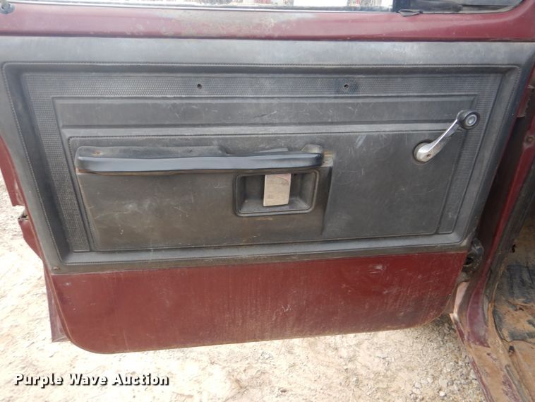 image for item DI2422 1982 Dodge W150 flatbed pickup truck