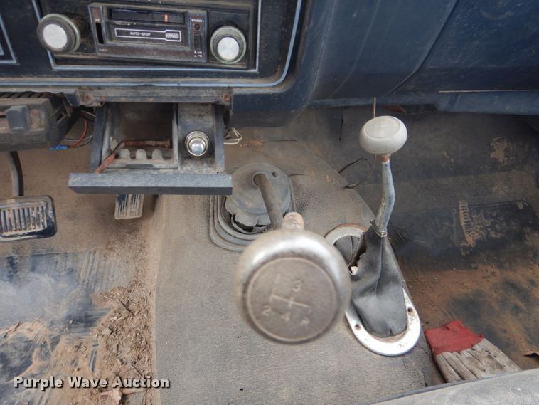 image for item DI2422 1982 Dodge W150 flatbed pickup truck