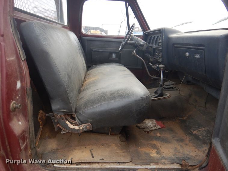 image for item DI2422 1982 Dodge W150 flatbed pickup truck