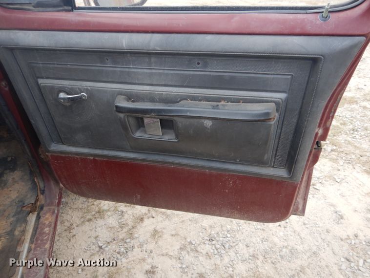 image for item DI2422 1982 Dodge W150 flatbed pickup truck
